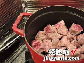 红酒焖牛肋肉