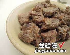 红酒焖牛肋肉