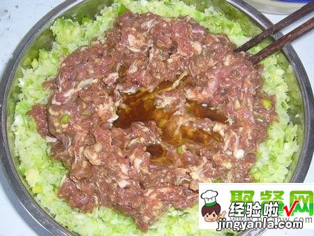 牛肉饺子馅（牛肉配白萝卜)