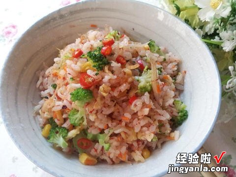 吻仔鱼红麴蛋炒饭