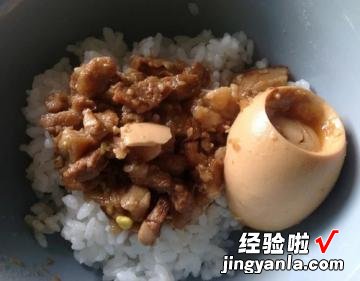 传统风味的卤肉饭