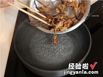 腊肉炒茶树菇