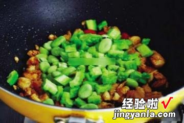苦瓜爆鸡丁