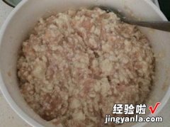 鸡肉豆腐丸海带芽粉丝汤