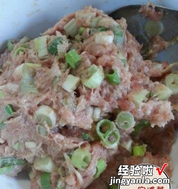 爆汁葱肉包