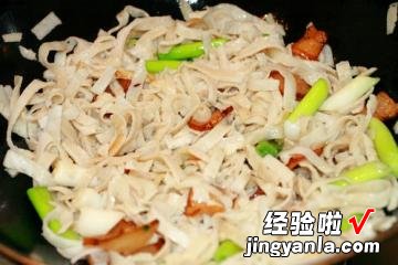 腊肉炒豆丝
