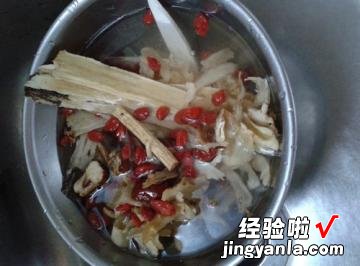 药膳焖鸡腿