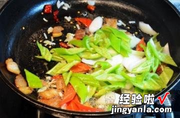 花肉尖椒炒腐竹