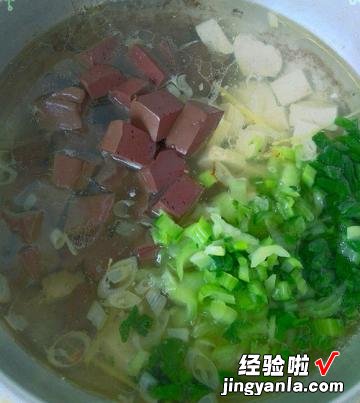 红白豆腐烩青菜