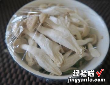 奶油鸿禧菇毛豆微波炉版