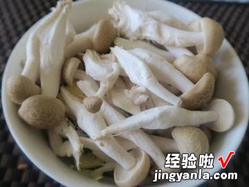 奶油鸿禧菇毛豆微波炉版