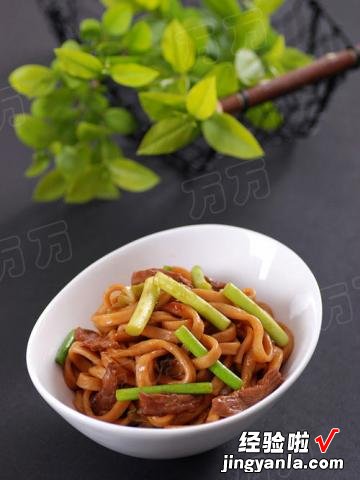 杂蔬肉丝炒面