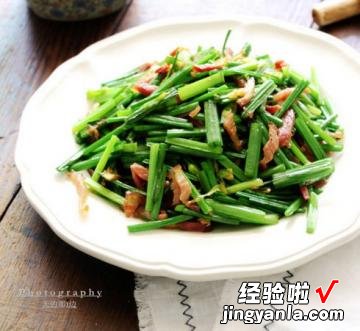 腊肉丝炒韭菜苔