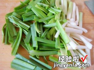 干锅手撕包菜的家常做法