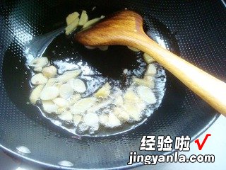 干锅手撕包菜的家常做法