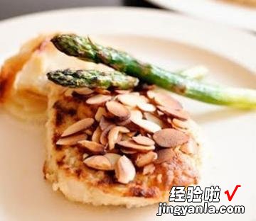 金黄杏仁烤鸡胸肉