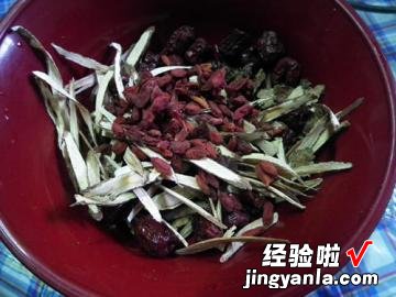 凉补药膳乌骨鸡汤