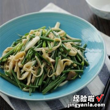 杏鲍菇炒韭菜薹