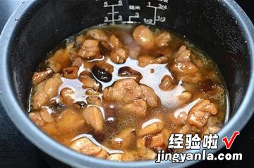 香菇彩椒鸡肉饭电饭煲版