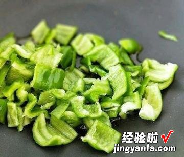 家常青椒炒素鸡