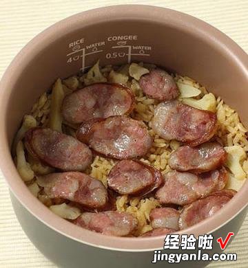 电饭锅煮腊肠花椰菜炊饭