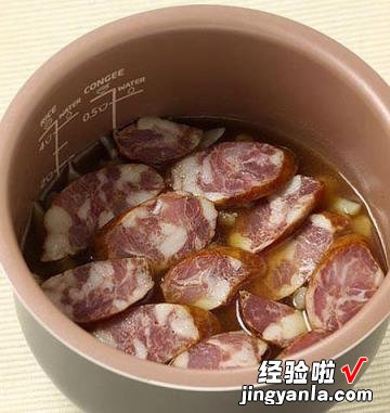 电饭锅煮腊肠花椰菜炊饭