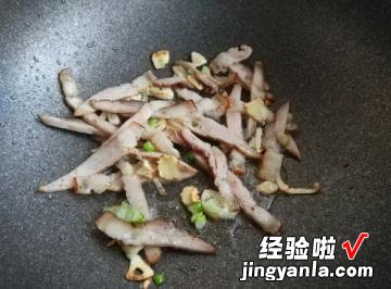 烟熏腊肉炒芹菜