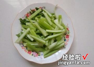 烟熏腊肉炒芹菜