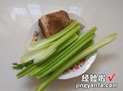 烟熏腊肉炒芹菜