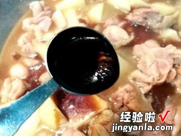 马铃薯炖鸡肉盖饭