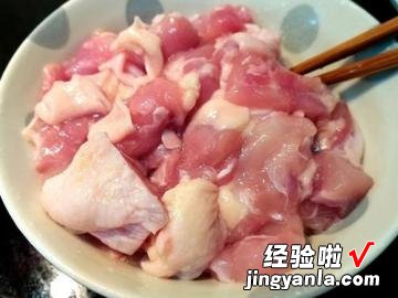 马铃薯炖鸡肉盖饭