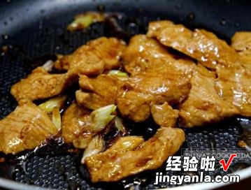 葱爆松阪猪肉：口感弹牙香气十足