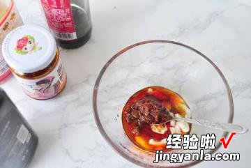 香辣开胃吃不腻 家常鸡丝拌面