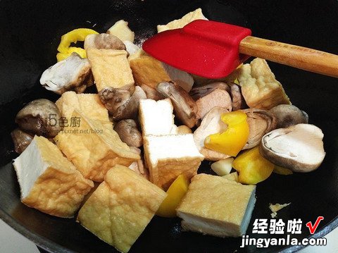 味噌鲑鱼头豆腐煲