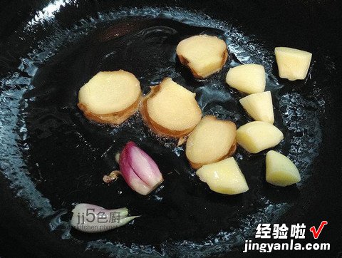 味噌鲑鱼头豆腐煲