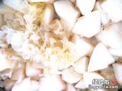 雪梨柿饼煮汤圆