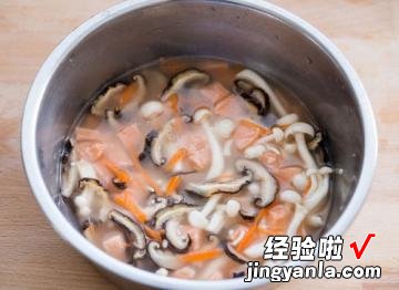 无油料理亲子鲑鱼炊饭