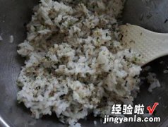 鲔鱼沙拉馅的烤饭团