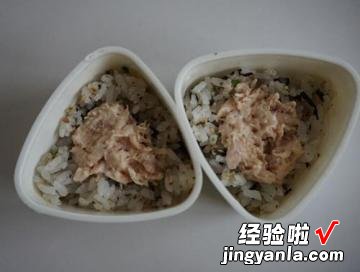 鲔鱼沙拉馅的烤饭团