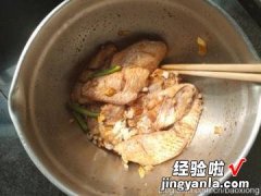 带鸡翅腌制方法 蒜香炸鸡翅家庭做法