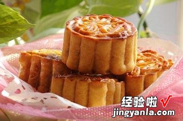 蛋黄莲蓉月饼