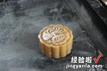 蛋黄莲蓉月饼
