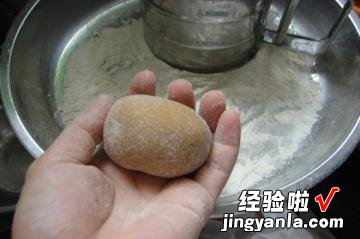 蛋黄莲蓉月饼