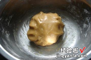 蛋黄莲蓉月饼