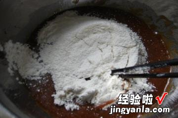 蛋黄莲蓉月饼