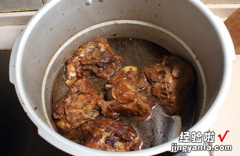 酱香炖棒骨