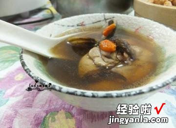 黑蒜炖鸡汤