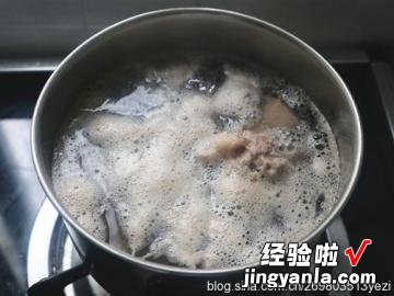 黄豆苦瓜猪骨汤