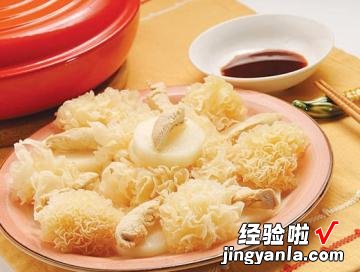 雪耳白萝卜煮鸡柳