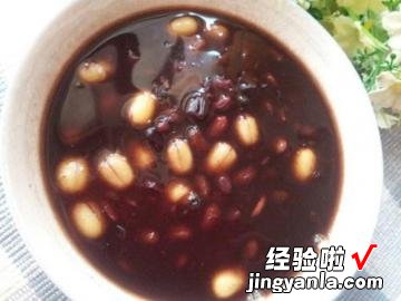 紫米莲子黑豆补血粥